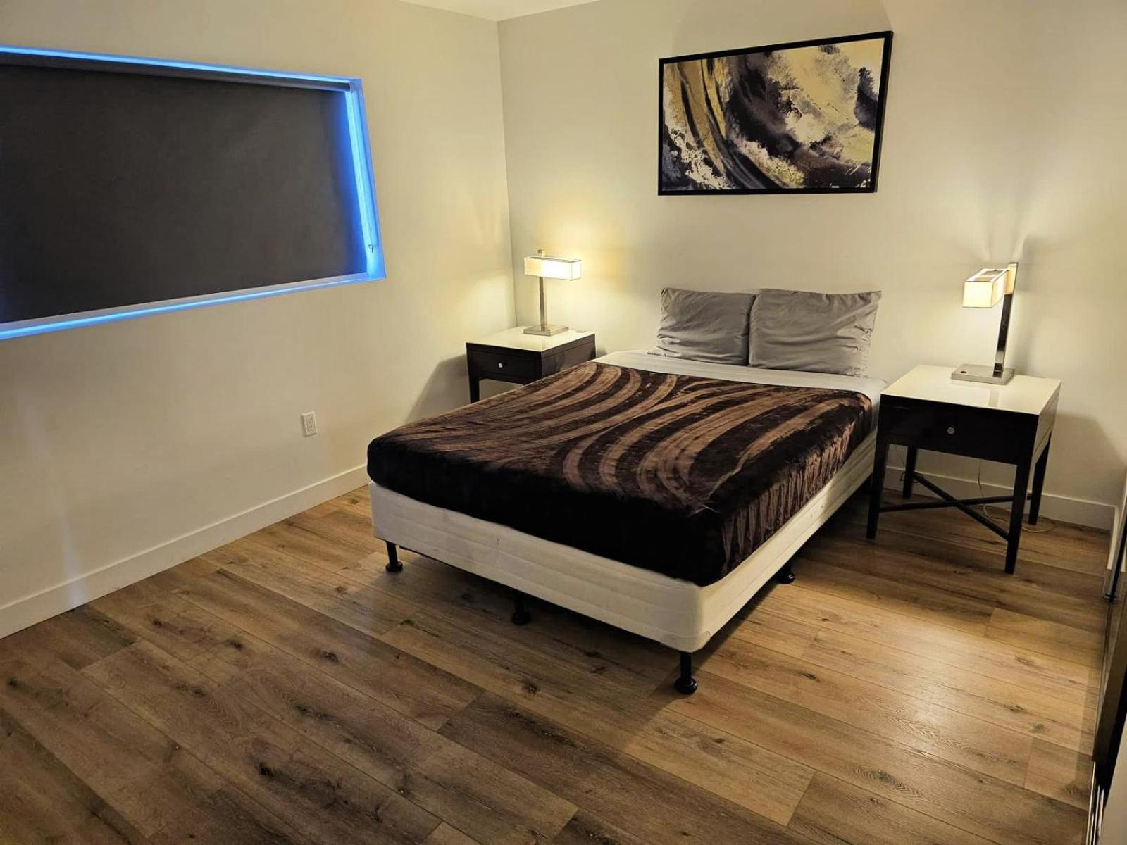 Aparthotel Stayspro - Hollywood Homes Minutes To Everything Spacious And Free Parking *